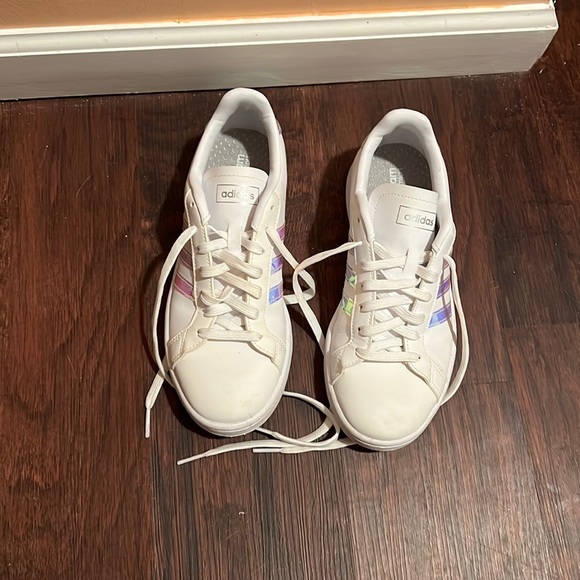 Adidas womens sneaker size 8 (worn once) - Picture 1 of 3
